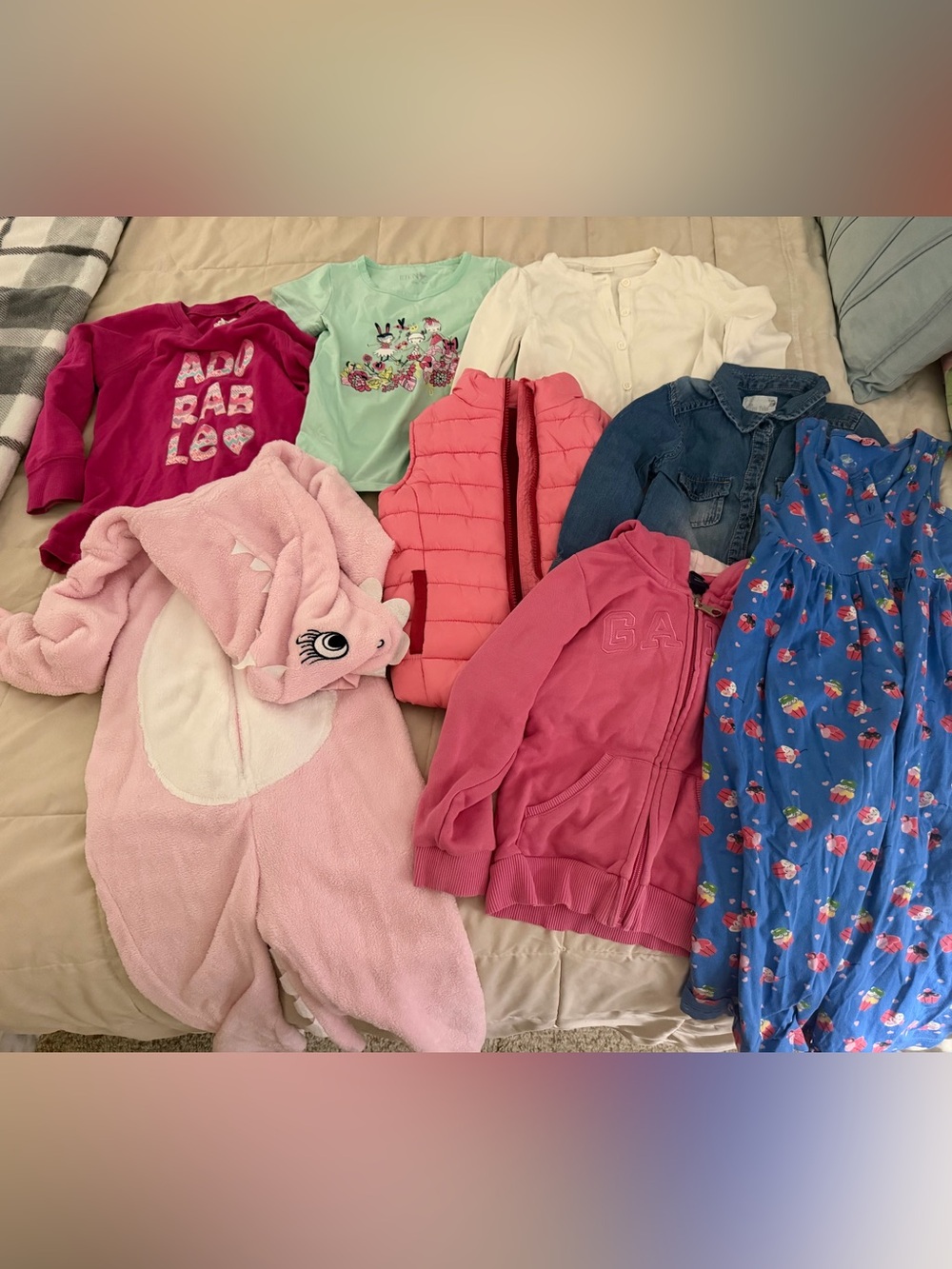 A lot of 8 pieces girls clothes size 3T-4T